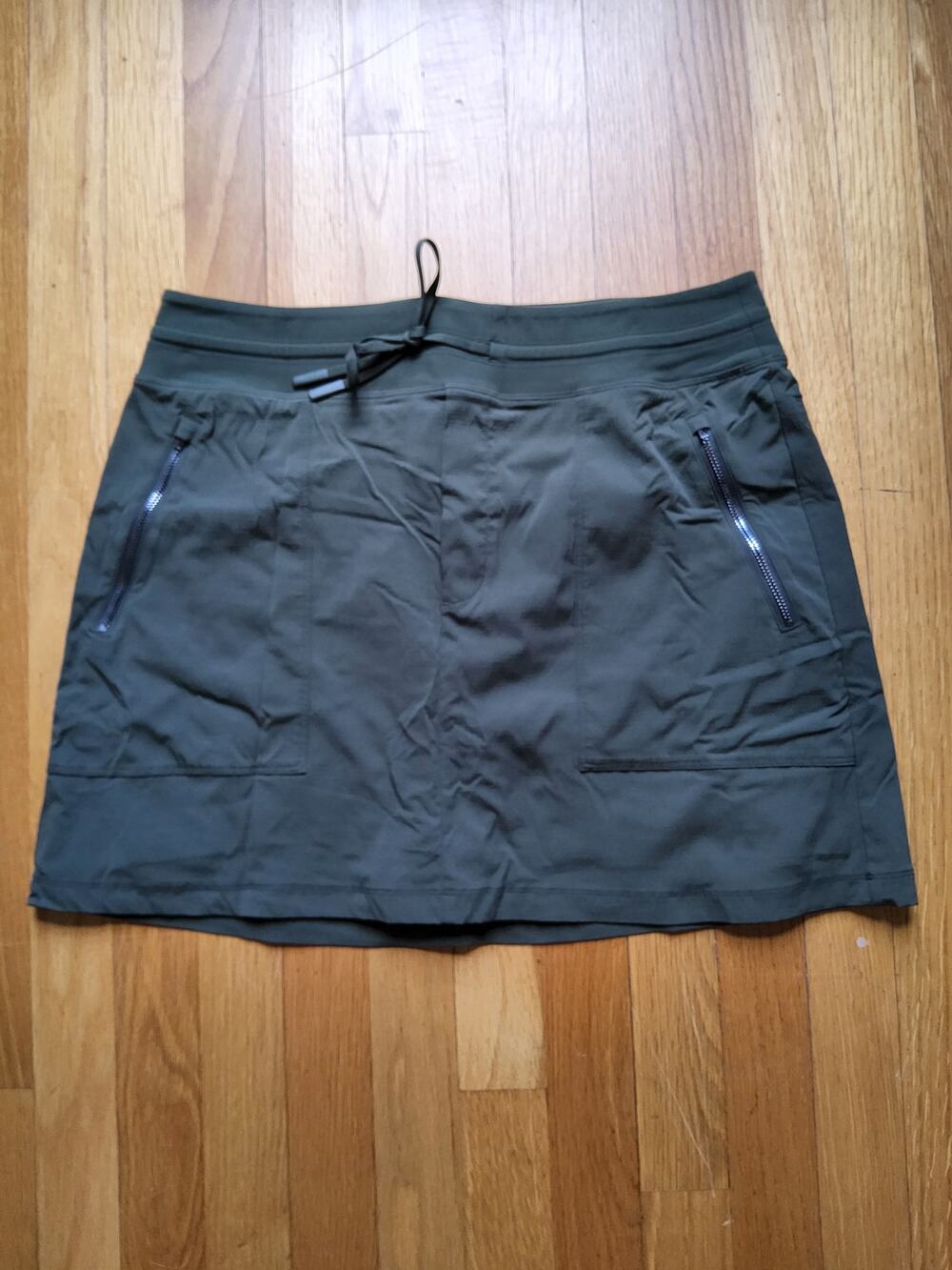 Athleta Trekkie Cargo Skort Womens 12 Olive Green Hiking Travel Zip Pockets